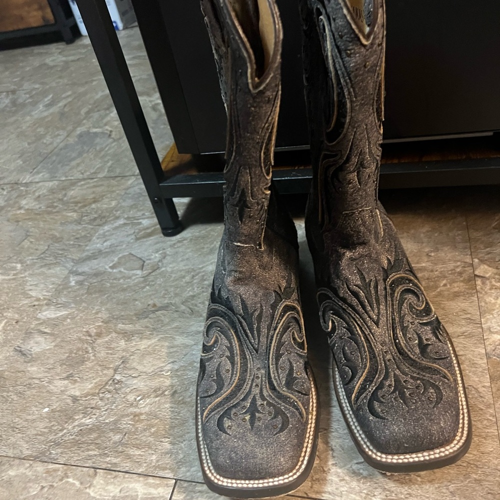 Shyanne Black Leather Cowboy Boots